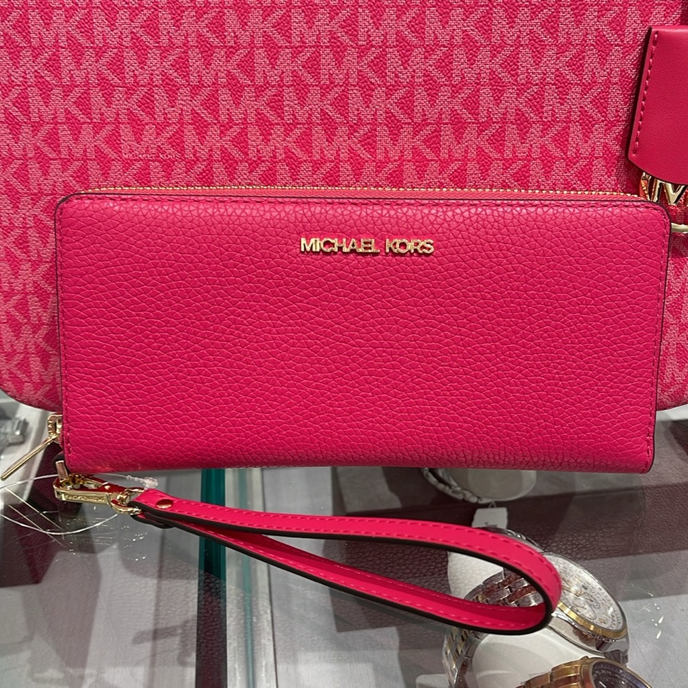 MICHAEL KORS
Leather Continental Wristlet Phone Case Wallet 
Electric Pink 
NWT - Picture 7 of 16